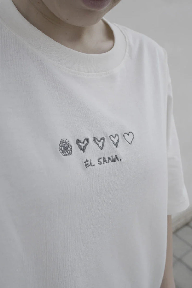 Camiseta Premium Él Sana - ALMA Marca , marca cristiana, ropa cristiana, sudaderas cristianas, camisetas cristianas, música cristiana, alma marca, tesoros, permanecer alma