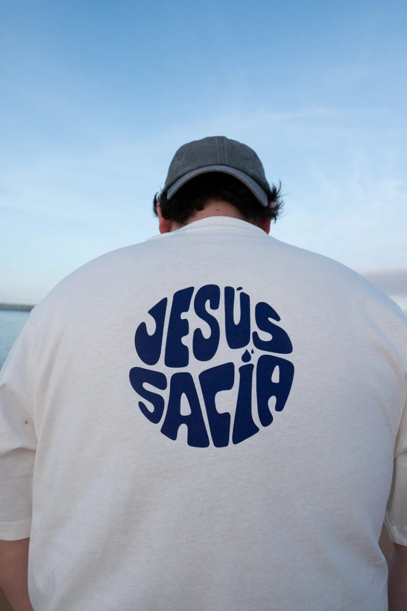 Camiseta Premium Oversize "Jesús Sacia" - ALMA Marca , marca cristiana, ropa cristiana, sudaderas cristianas, camisetas cristianas, música cristiana, alma marca, tesoros, permanecer alma