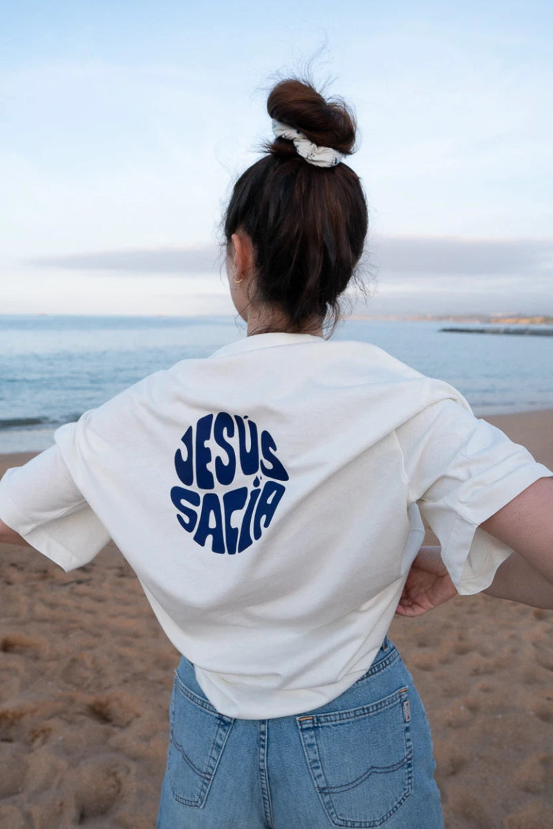 Camiseta Premium Oversize "Jesús Sacia" - ALMA Marca , marca cristiana, ropa cristiana, sudaderas cristianas, camisetas cristianas, música cristiana, alma marca, tesoros, permanecer alma