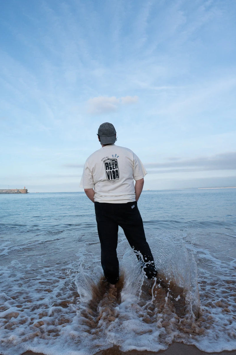 Camiseta Premium Oversize "Jesús Es Agua de Vida" - ALMA Marca , marca cristiana, ropa cristiana, sudaderas cristianas, camisetas cristianas, música cristiana, alma marca, tesoros, permanecer alma