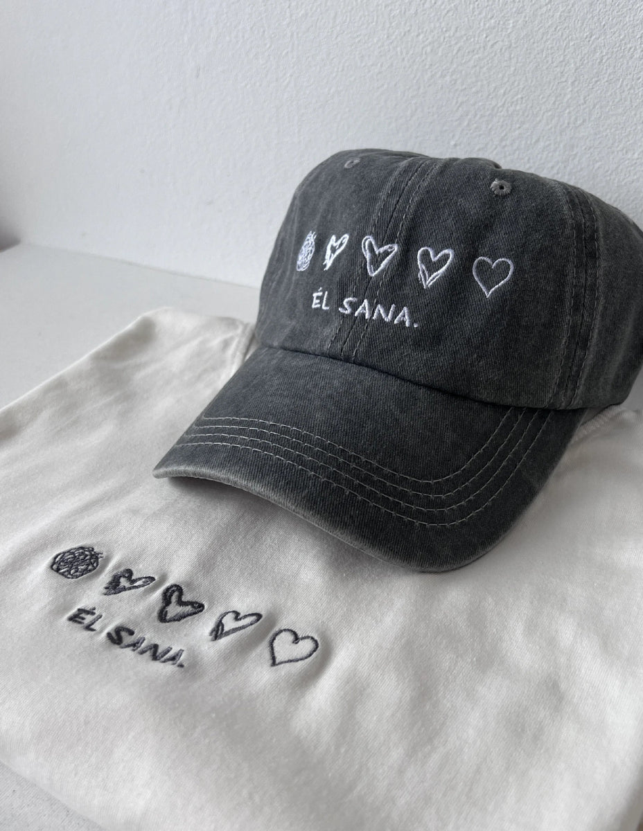 Gorra Premium "Él Sana" - ALMA Marca , marca cristiana, ropa cristiana, sudaderas cristianas, camisetas cristianas, música cristiana, alma marca, tesoros, permanecer alma